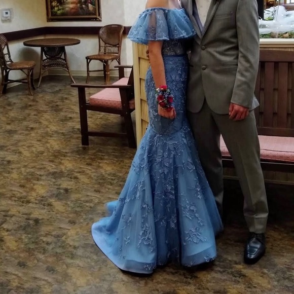 Ellie Wilde prom dress - Picture 3 of 3